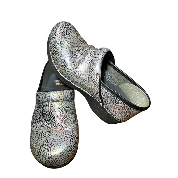 Dansko Shoes Womens Size EU 38 Silver Iridescent Floral XP 2.0 Clogs - Picture 1 of 9